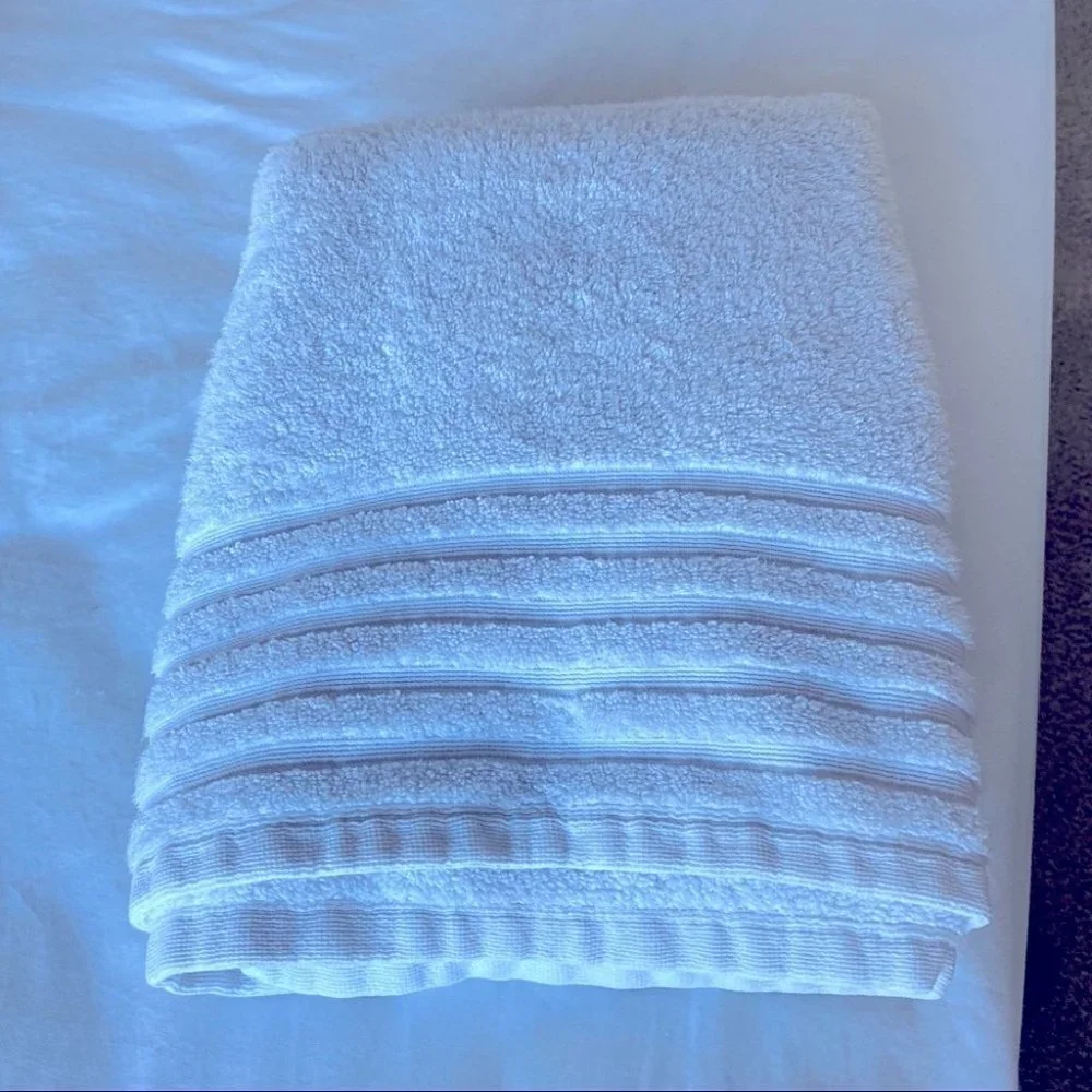 Vera Wang White Bath Towel Body